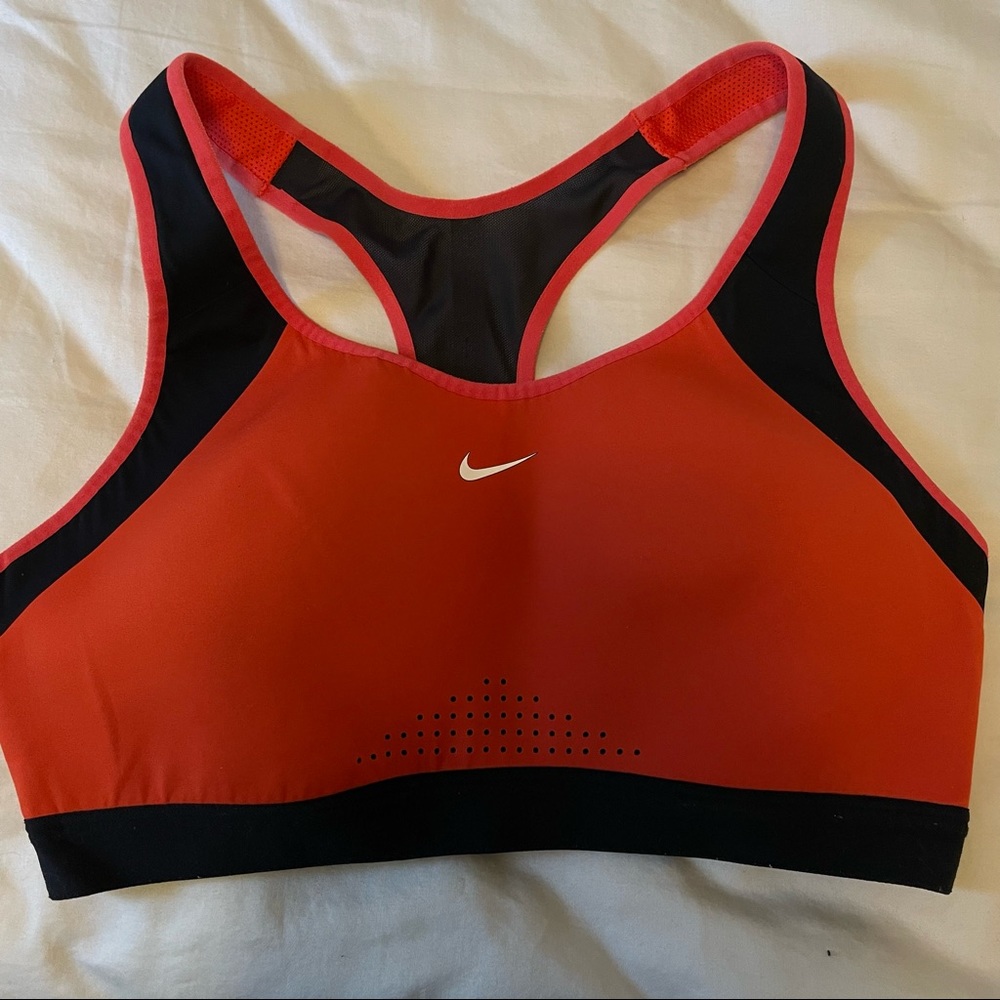 Nike Motion Adapt Sports Bra